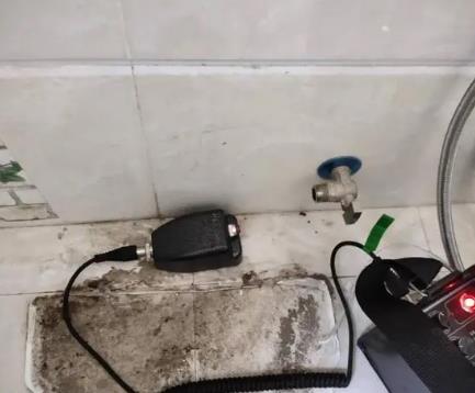 红花岗屋顶漏水维修公司分享下卫生间漏水的危害及解决方法